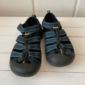 Keen Big Kids' Size 3 Newport H2 Waterproof shoes